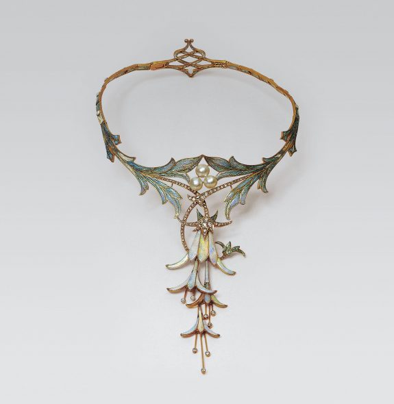 Georges Fouquet Collana Fucsia, 1905 circa Oro, smalti, opale, perle, diamanti Parigi, Petit Palais, Musée des Beaux-Arts de la Ville de Paris Credito fotografico: Petit Palais, Musée des Beaux-Arts de la Ville de Paris