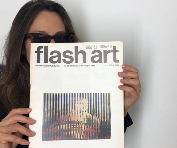 Gea Politi con Flash Art International 68-69 October-November 1976. In copertina Jiri Kolar.