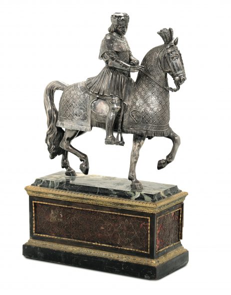 Lotto 31 Importante scultura equestre in argento fuso e cesellato raffigurante Re Luigi IX. Arte francese del XIX secolo. Apparentemente privo di punzonatura Altezza cavallo cm 39, totale cm 57 Stima € 13.000-15.000