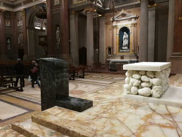 Claudio Parmeggiani, Altare e Ambone per la Basilica di Santa Maria Assunta, Gallarate