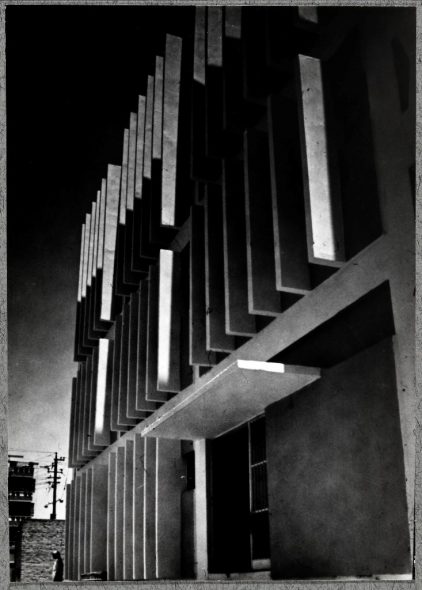 Facciata del Centro dArte Moderna 1962 Progetto di Jorge Sotto Mayor Arquivos Gulbenkian