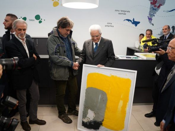 Il Presidente Mattarella durante la visita dello scorso novembre al centro medico di Verona