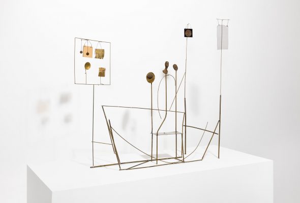 FAUSTO MELOTTI Ritorno di Giuditta, 1983 ottone, bronzo, stoffa, plastica 77,5 × 84 × 20 cm