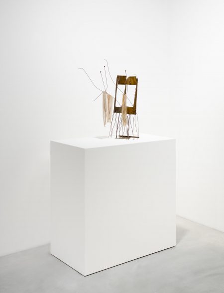 FAUSTO MELOTTI L'Uscita delle Valchirie, 1980 ottone, tulle dipinto 64,5 × 59 × 38 cm