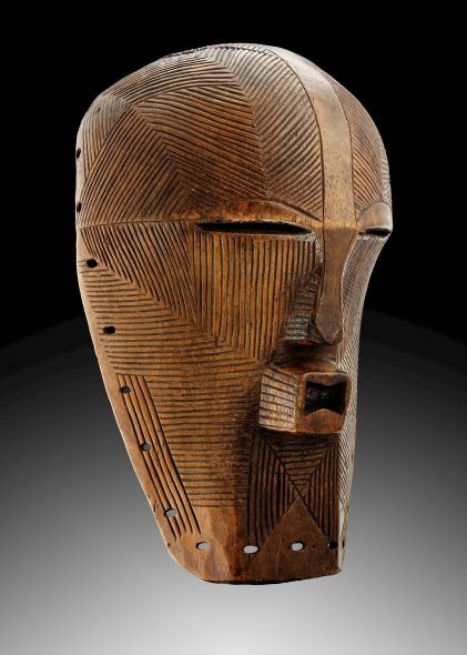 SONGYE KIFWEBE MASK Wood with pigments Height 44 cm (17.3 in.) Republic Democratic of the Congo - Late 19th-early 20th PROVENANCE Pierre Dartevelle Collection, Belgium; Onghena Collection, Belgium