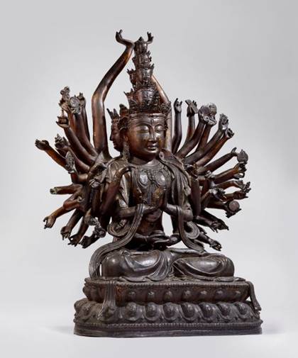 Statue de bodhisattva en bronze laqué or, datant de la dynastie Ming (estimation : 150 000 – 200 000 € / 210 000 – 275 000 $) 