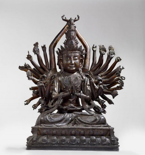 Raro Bodhisattva Avalokistesvara, Dinastia Ming (XVI-XVII secolo). Aggiudicato per 745 800 € / 1 014 210 $