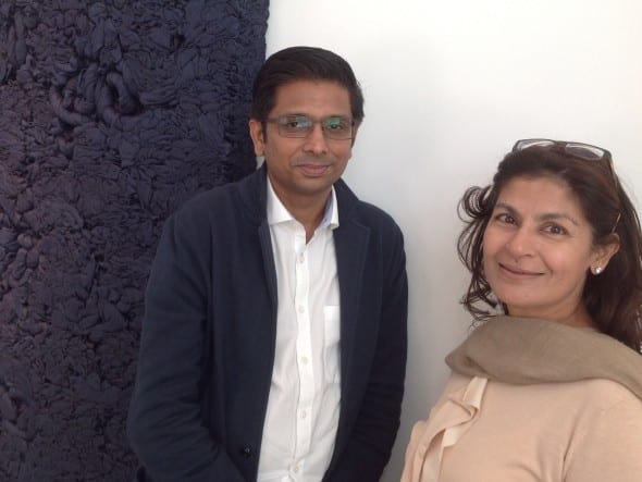 Manish Nai con la sua gallerista Ranjana Seinruecke di Mumbai - ArtsLife