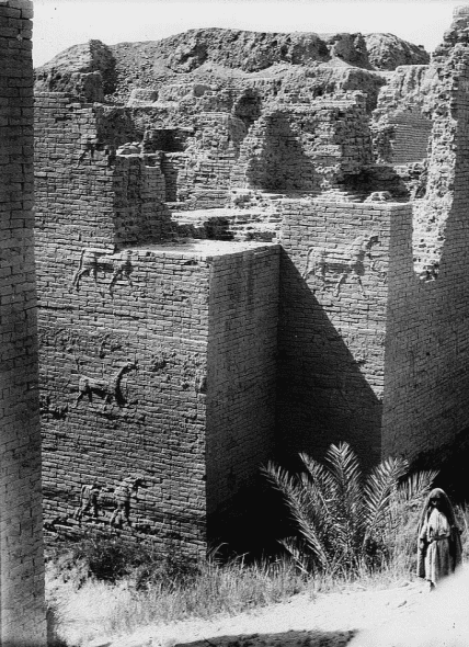 Ворота Иштар в Вавилоне. Фотография начала 20 века, Ирак, древние руины.