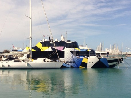 Yacht a Livorno, opera pop di Jeff Koons