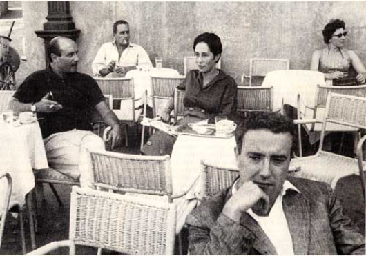 Achille Perilli, Giosetta Fioroni, Mimmo Rotella, Gastone Novelli in Piazza del popolo a Roma nel 1962