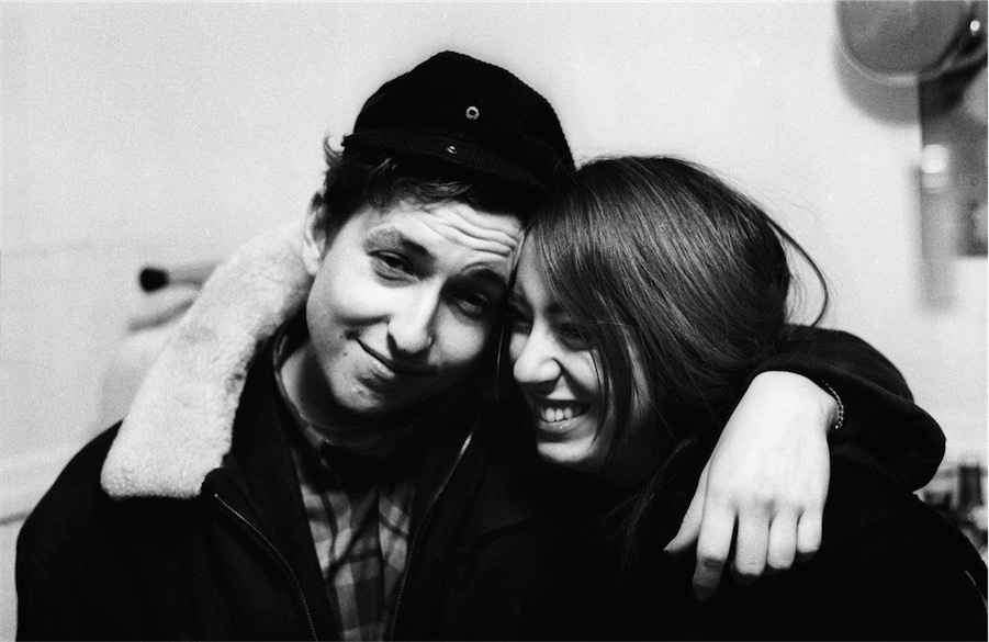 Bob Dylan con la fidanzata Suze Rotolo, gennaio 1962 by Joe Alper