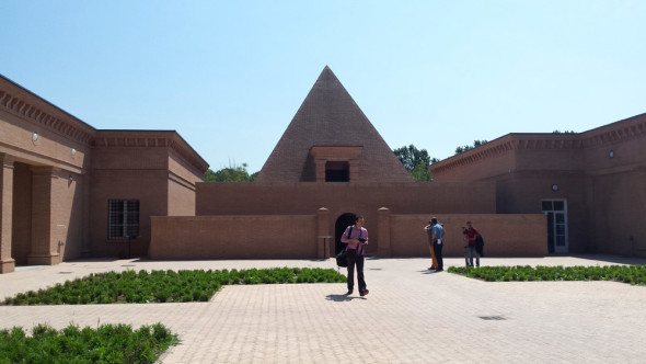La cappella a forma di piramide