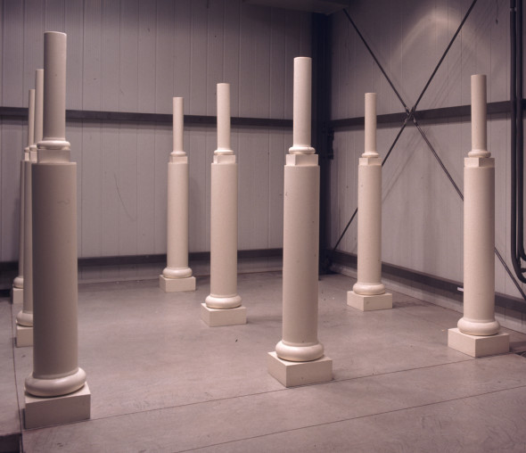 Giulio Paolini, Early Dynastic, 1971, 9 colonne cm 121x29x29 + 9 colonne cm 61x16x16, PVC e legno, A002366S_764
