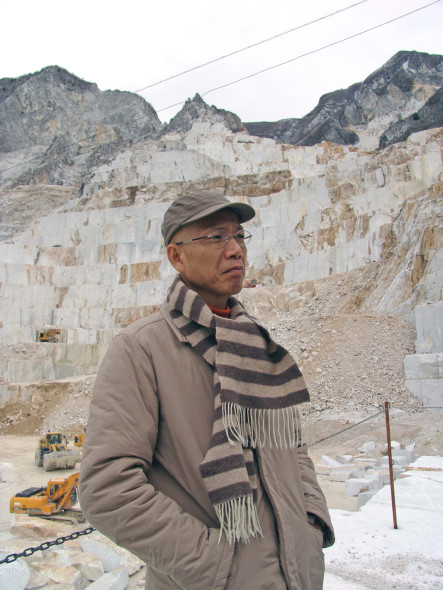 L'artista Cai-Guo-Qiang, Carrara, 2010, foto di Valerio Brambilla