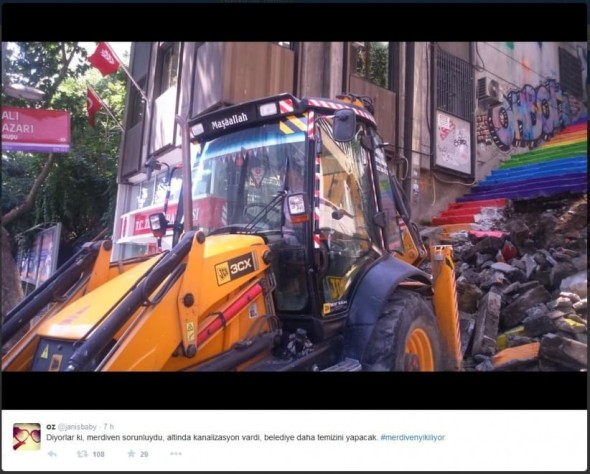Scale arcobaleno Gezi Park distrutte