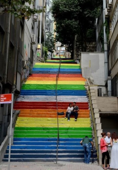 Scale arcobaleno Gezi Park integre