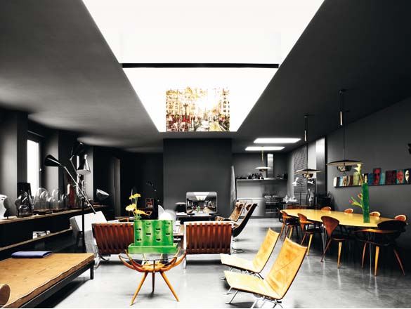 Living room Maurizio Pecoraro house, Milan - courtesy Elle Decor Italia, photo: Giovanni Gastel