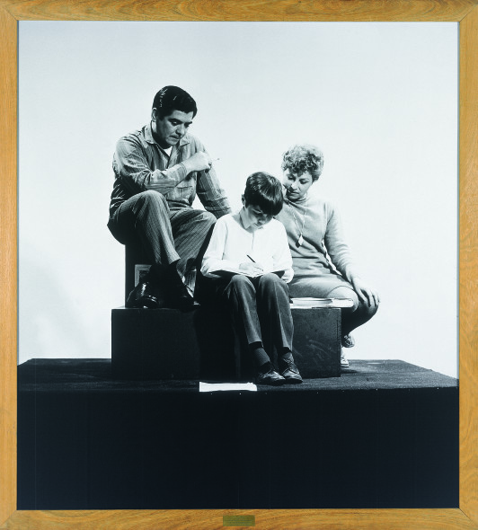 Oscar Bony La familiaobrera, 1968 Fotografia in bianco e nero, cornice di legno, targadi bronzo 200 x 180 cm  Foto Oscar Balducci CollezioneCarola Bony