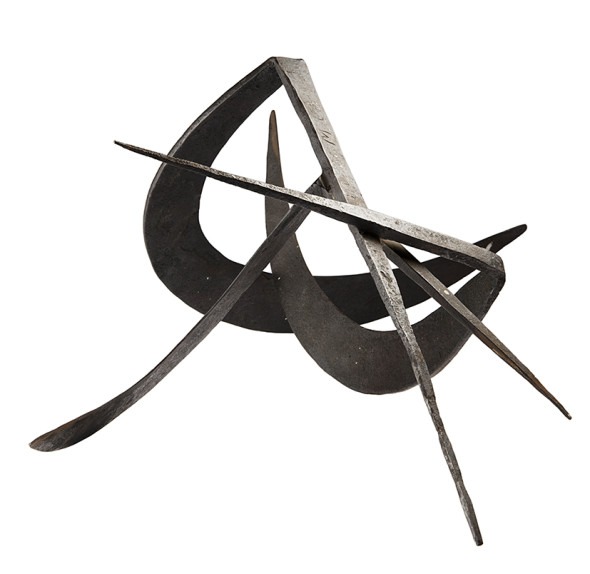 Eduardo Chillida, "Tres I" 1952 (scultura in ferro, cm 30x23x42) valutazione: 80.000/90.000  battuto: 400.000 euro 