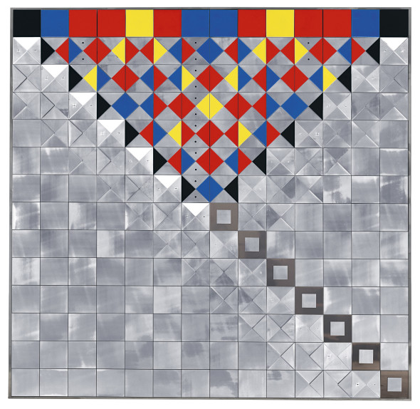 Heinz Mack (nato 1931) Relief mit farbigem Plexiglas, 1971, alluminio, plexiglass colorato e incolore, chiodi su pannello di legno dipinto di nero, 243 x 243 x 6 cm  Asta 25 novembre 2015  stima € 240.000 - 280.000