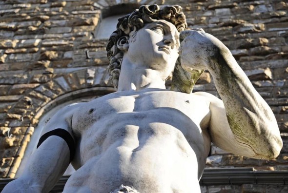 David di Michelangelo listato a lutto