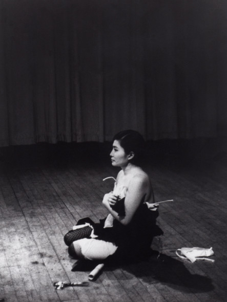 Yoko Ono, Cut Piece, 1964