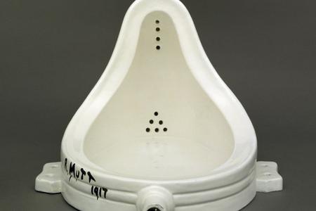 Marcel Duchamp, Fountain 1917/1964. Readymade: porcelain urinal. 23.5 x 18