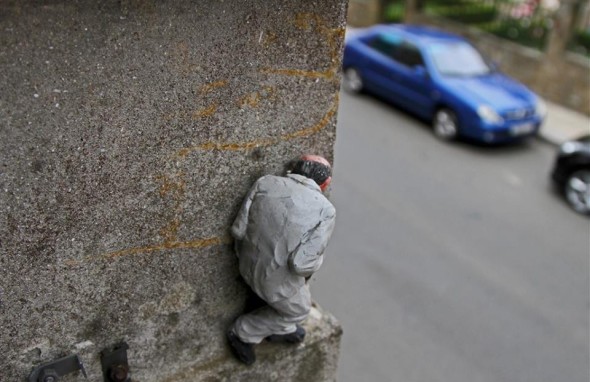 Isaac Cordal - Cement Eclipse, 2013