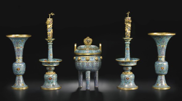 A RARE AND IMPRESSIVE CLOISONNE-ENAMEL AND GILT-BRONZE FIVE-PIECE ALTAR GARNITURE (WUGONG) QING DYNASTY, QIANLONG PERIOD Estimate  300,000 — 500,000  USD
