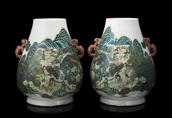 Coppia di vasi decorati con il motivo dei "cento cervi" Cina, epoca Guangxu (1875-1908) Valutazione : € 25.000,00/30.000,00