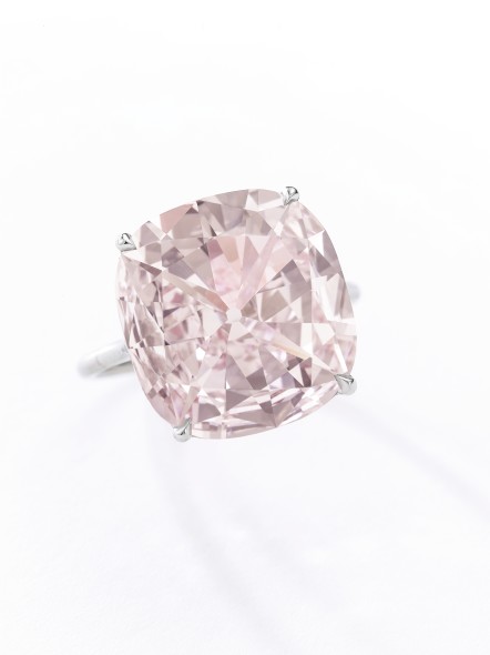 420 World auction record price per carat for a Fancy Purplish Pink diamond Important Fancy Purplish Pink diamond ring weighing 8.20 carats SELLS FOR $3,696,098 / CHF 3,610,000 ($450,744 per carat) Est. $2 - 4 million Previous record for a Fancy Purplish Pink diamond: A Fancy Purplish Pink pear-shaped diamond weighing 10.83 carats, Internally Flawless, sold for US$ 4,104,900 (US$379,030 per ca