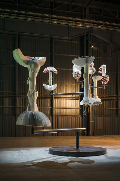 Carsten Höller, Flying Mushrooms, 2015 Courtesy dell’artista,Gagosian Gallery e Pirelli HangarBicocca, Milano. Foto: © Attilio Maranzano