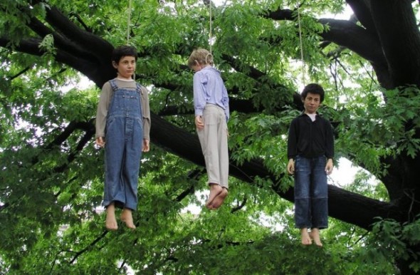 Bambini impiccati di Cattelan