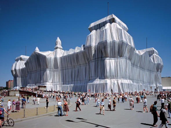 Christo and Jeanne-Claude  Wrapped Reichstag, Berlin, 1971-95  Photo: Wolfgang Volz  © 1995 Christo 