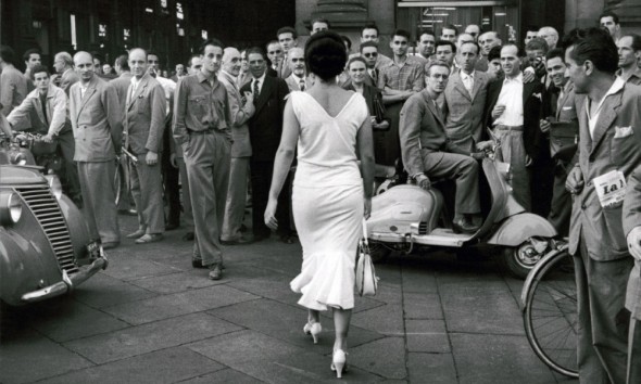 Gli italiani si voltano, Milano, 1954