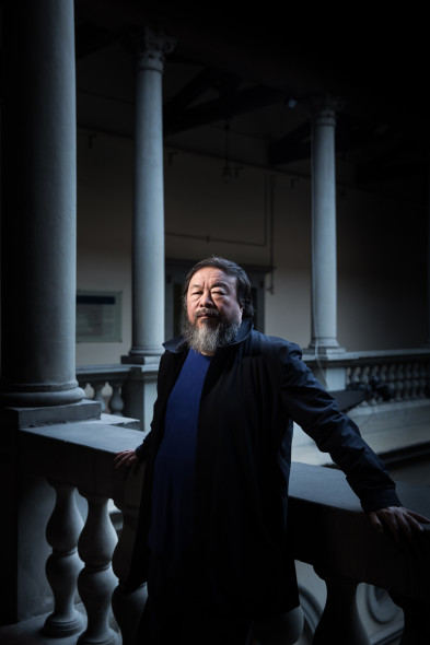 Ritratto di Ai Weiwei sul Loggiato di Palazzo Strozzi. (Foto di Alessandro Moggi)