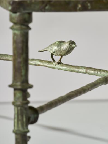 Diego Giacometti, Tavolo 'greco' variante con uccello o merlo, bronzo con patina marrone-verde, collezione Brollo, stima: 100.000 - 150.000 / 110.000 - 165.000 