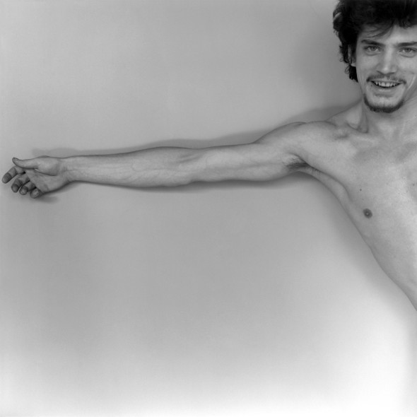 MAPPLETHORPE. LOOK AT THE PICTURES