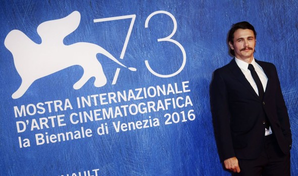 Venezia 73, James Franco arriva al photocall di "In Dubious Battle"