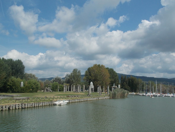 fig. 2 -Tuoro sul Trasimeno (PG), Campo del Sole - vista dal pontile