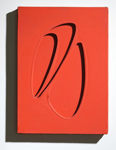 Paolo Scheggi, "Intersuperficie curva dal rosso", 1962-63. Firmato e titolato sul retro. Rosso acrilico su tre tele sovrapposte. 70x50x5,5 cm. Valutata: € 270.000-335.000. Venduta per € 335.000. Foto: © Bruun Rasmussen Auctioneers