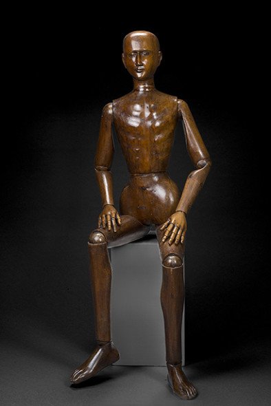 Manichino d'artista ad altezza naturale in legno, la testa, arti e dita snodabili, fine del sec. XIX (h cm 162) . Valutazione € 13.000/ 15.000