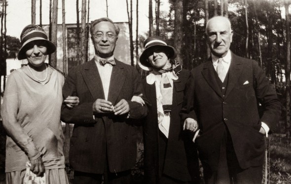 Irene Guggenheim, Vasily Kandinsky, Hilla Rebay e Solomon R. Guggenheim al Bauhaus di Dessau, 7 luglio 1930. Courtesy of the Solomon R.Guggenheim Foundation, New York