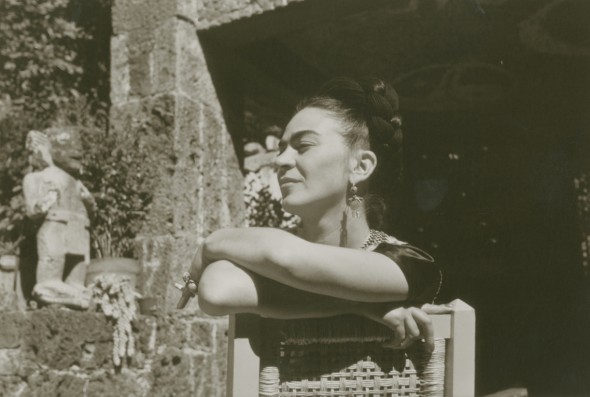 Florence Arquin Frida Kahlo a Coyoacán, primi anni quaranta Stampa alla gelatina d’argento, 53x42 cm Courtesy of Throckmorton Fine Art Inc., New York, USA Florence Arquin by SIAE 2016 Foto di Gerardo Suter