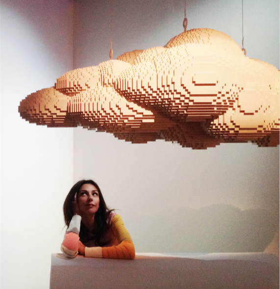  #SELFIEADARTE "Cielo a mattonelle, acqua a catinelle" #NathanSawaya, Large Cloud (Brick 7.660) #Theartofthebrick @Fabbricadelvapore #Milano  #LEGO @CleliaPatella