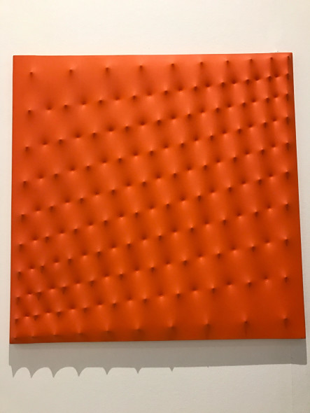 Enrico Castellani, Superficie Arancione, 1971 mostra GAM Torino L'emozione dei colori nell'arte