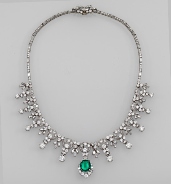 Bulgari Collier in brillanti con smeraldo, ca. 35 ct di diamanti, metà anni ’50 ca, stima € 45.000 - 65.000