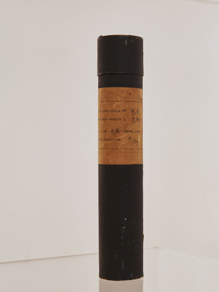 P. Manzoni, Linea m 19,41, 1959, 31x6 cm