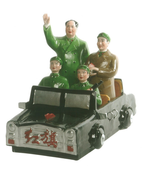 Mao Zedong e Lin Biao sfilano tra le Guardie Rosse, anni ’60, ceramica, cm 29x21x38